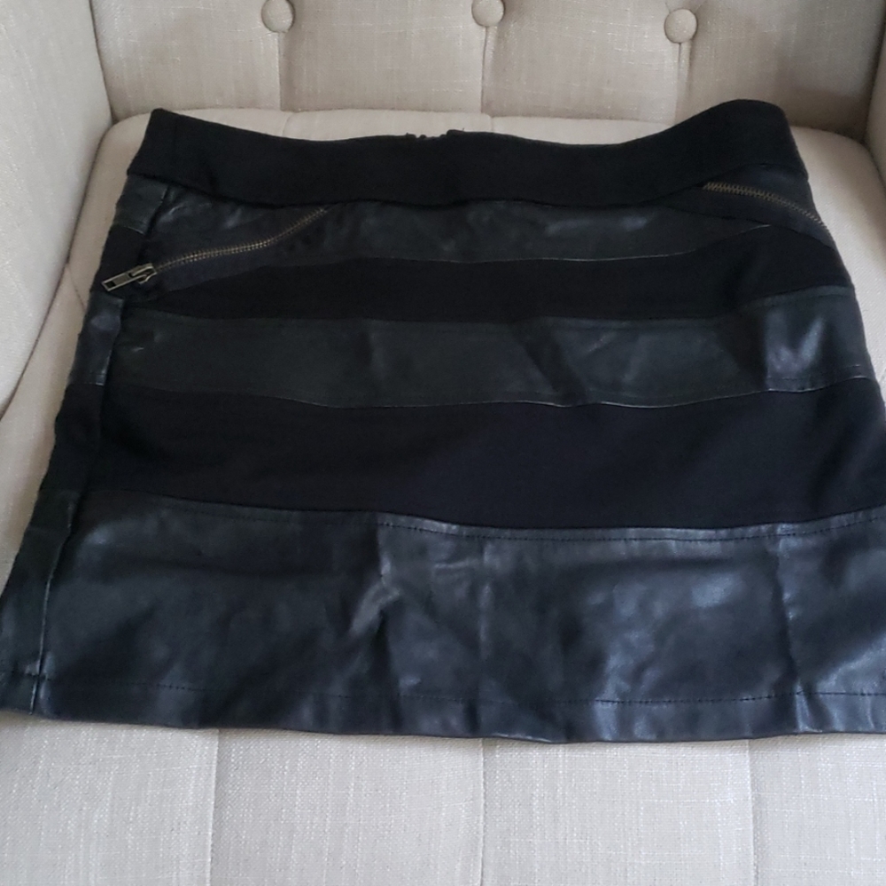 Black mini skirt imitation leather